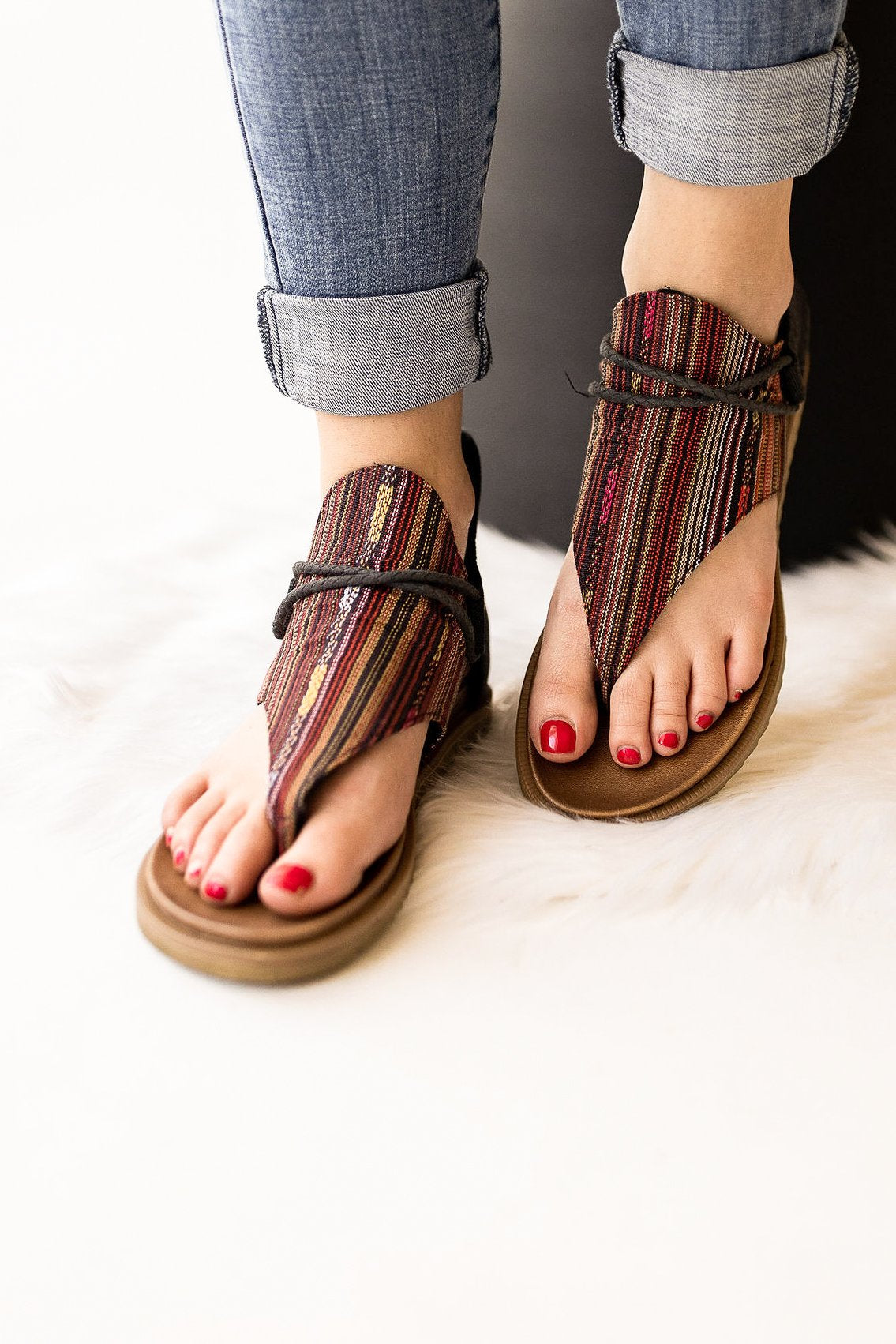 Very G Dakota Sandal in Black/Red - Our Little Secret Boutique